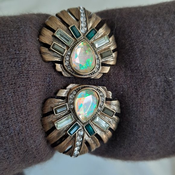 Vintage style bracelet.  Spring style opening. - Picture 8 of 10